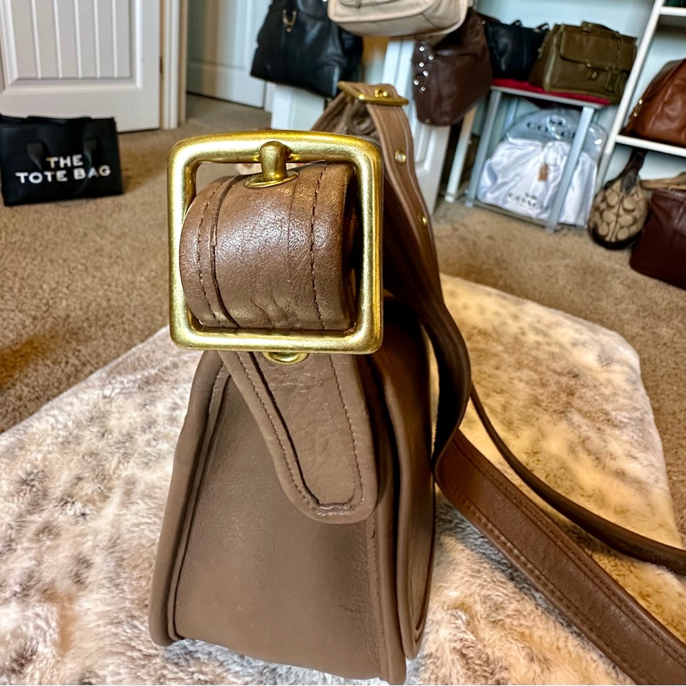 VTG Coach Patricia in TAUPE! PRISTINE CONDITION - Picture 6 of 16